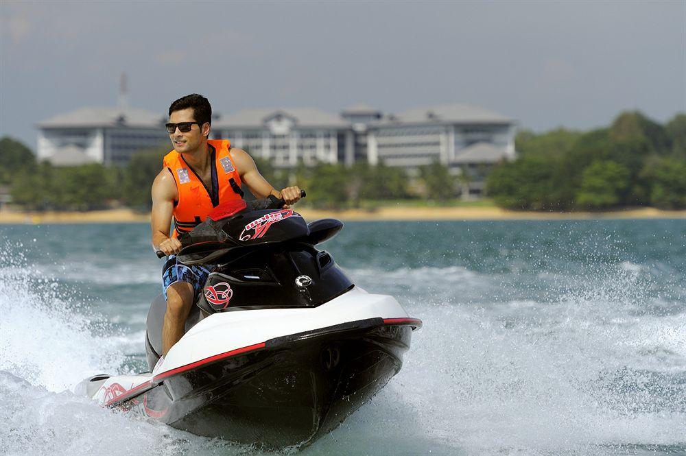 فندق ثيستل بورت ديكسون المظهر الخارجي الصورة Jet skiing at East Coast Park, Singapore